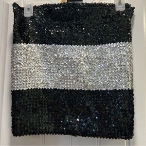 Forever‎ 21 Spandex Black and Silver Sequined Mini Skirt. Size Small.